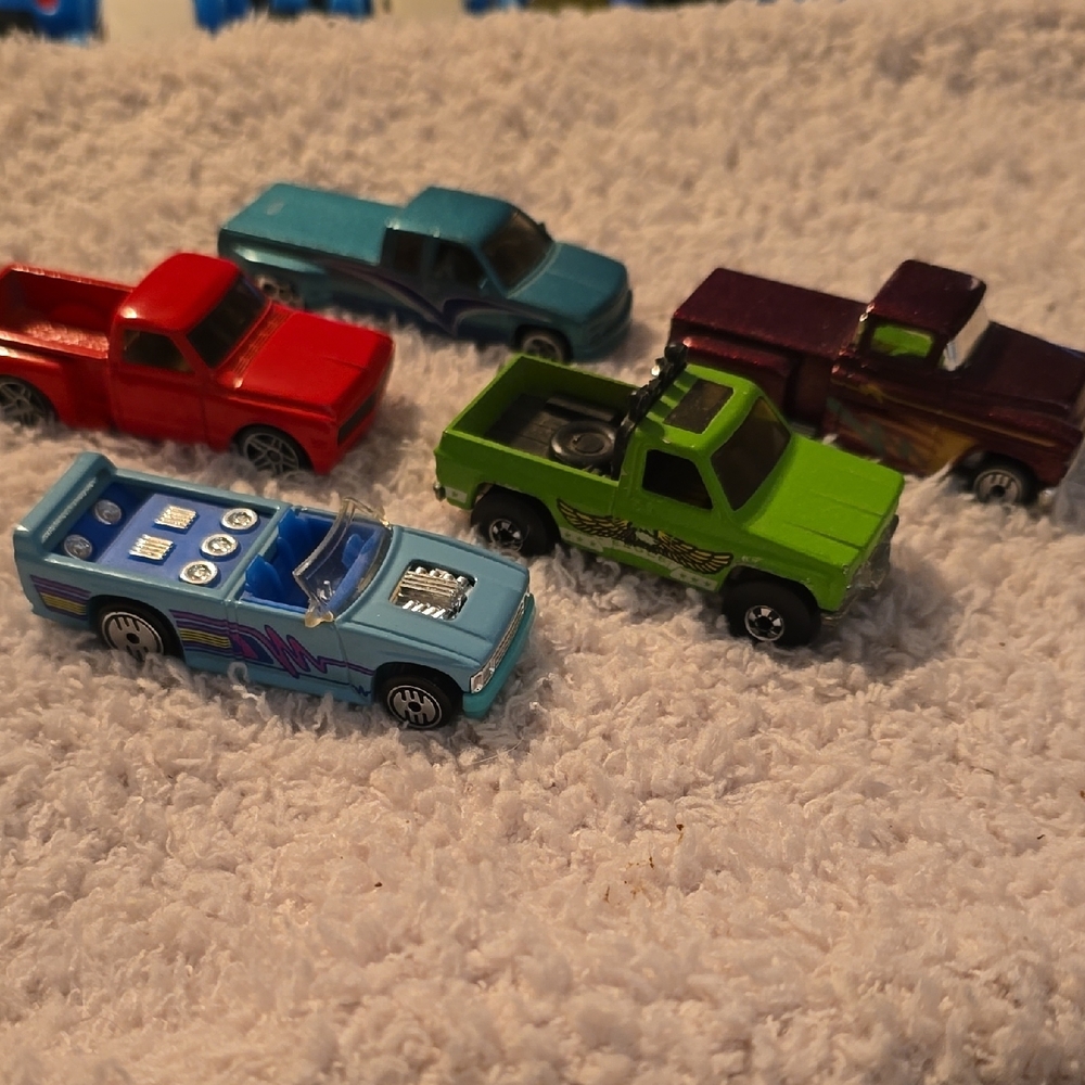 ♡♡♡ Hot Wheels  - Die-Cast Mini Trucks Bundle